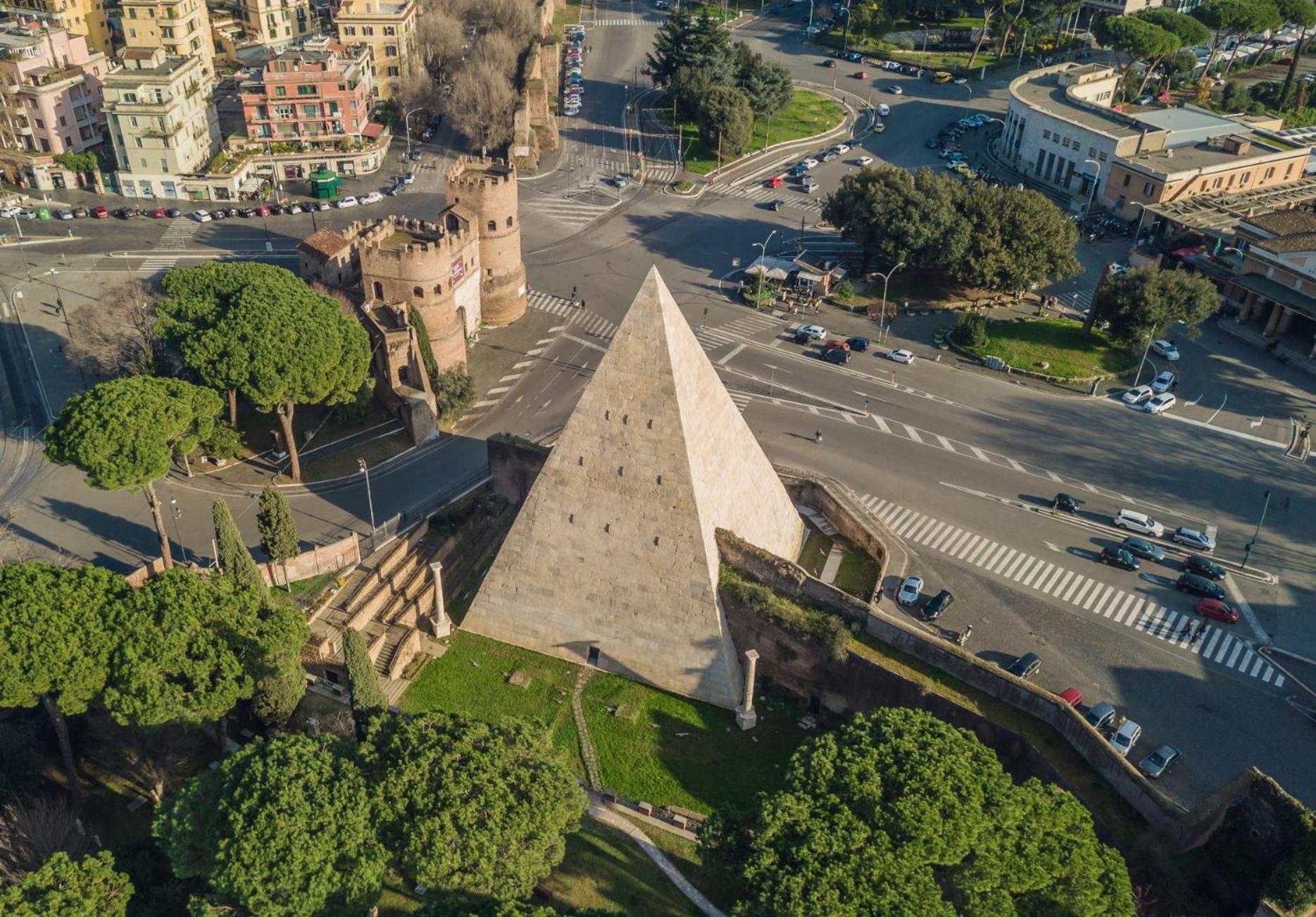 Piramide Deluxe Apartment ローマ エクステリア 写真